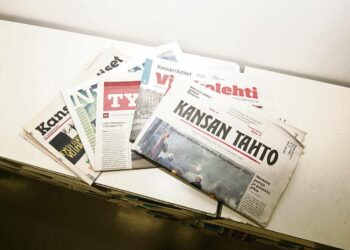 Kirjoittajan mielestä ”Vasemmistoliitossa olisi herättävä puolustamaan omaa lehdistöä ja niiden itsenäisyyttä”.