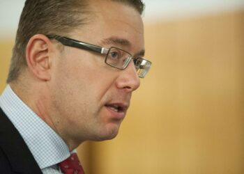 Puolustusministeri Stefan Wallin.