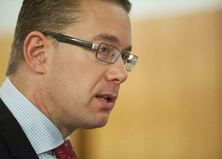 Puolustusministeri Stefan Wallin.