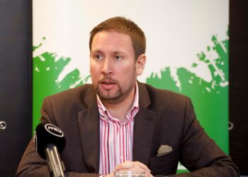 Kansan Uutiset järjestää suoran linjan ministeri Paavo Arhinmäkeen.