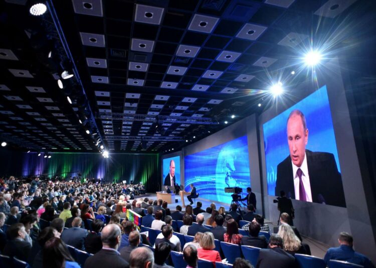 Presidentti Vladimir Putin syytti ulkopuolisia tekijöitä maan talousongelmista. Suomen Pankin arvion mukaan syyt ovat kuitenkin enemmän omatekoisia.