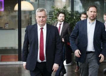 Uudenmaan vasemmistoliiton mielestä Antti Rinteen ja Paavo Arhinmäen pitäisi johdattaa puolueensa oppositioon.