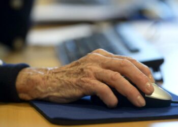 – Eduskunnan tietopalvelu on laskenut, että yli 65-vuotiaiden köyhyysaste tulee hallitusohjelman myötä nousemaan 3,05 prosenttiyksikköä, Annika Lapintie kirjoittaa blogissan.