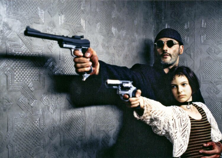 Luc Besson pistää kukan kukkimaan lapsenomaisen ammattitappajan (Jean Reno) ja orvoksi jääneen pikkutytön (Natalie Portman) välillä.