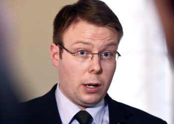 Kansanedustaja Veli-Matti Saarakkala teki osaväyryset: nukkui viikonlopun yli ja muutti mieltään.