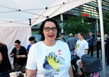 Yksi kannanoton allekirjoittajista on Katja Mechelin, joka osallistui keskiviikkona PAM:n ja JHL:n yhdessä järjestämään Oikeutta siivoojille -päivään Helsingin Narikkatorilla.