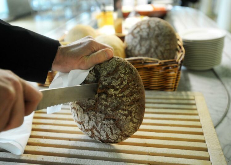 Suomalaista leipurien leipomaa leipää leivotaan ensi vuonna entistä harvemmassa paikassa.