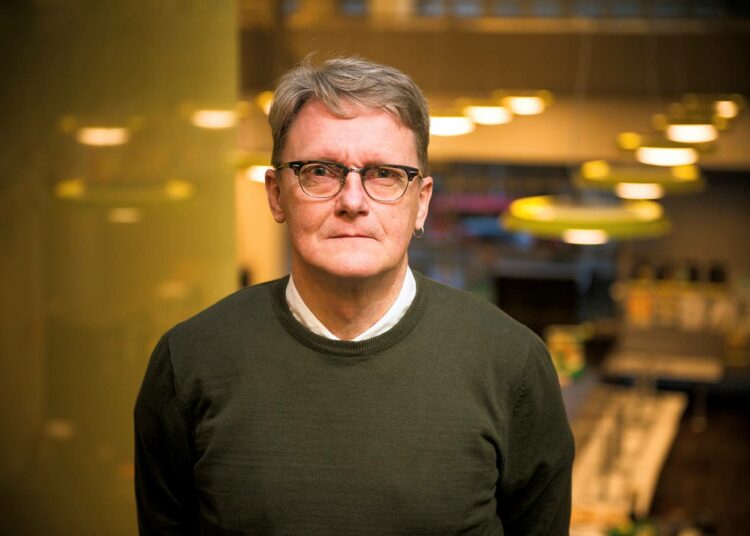 Frank Johansson on ollut ihmisoikeusjärjestö Amnesty International Suomen osaston  toiminnanjohtaja vuodesta 1996.