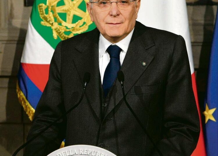 Italian presidentti Sergio Mattarella (kuvassa) käytti valtaansa eikä hyväksynyt Paolo Savonan nimittämistä maan valtiovarainministeriksi.
