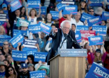 Yhdysvalloissa lähes äärivasemmistolaisena pidetty Sanders kamppaili pitkään demokraattipuolueen presidenttiehdokkuudesta, mutta hävisi lopulta.