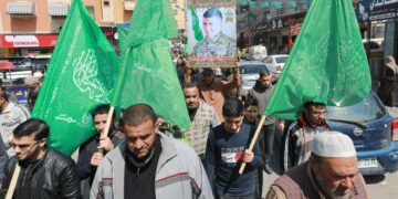 Gazassa valtaa pitävän Hamasin veronkorotukset ovat johtaneet protesteihin. Palestiinalaishallinto ei ole suoraan syyttänyt Hamasia Abu Saifin pahoinpitelystä.