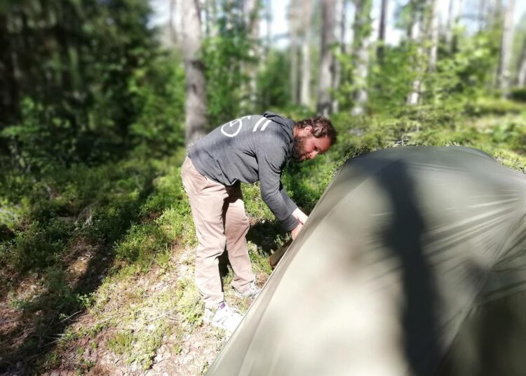 Benoit Vanden Haute ihastui Suomen jokamiehenoikeuteen. Vain hyttyset häiritsevät telttamajoituksessa.