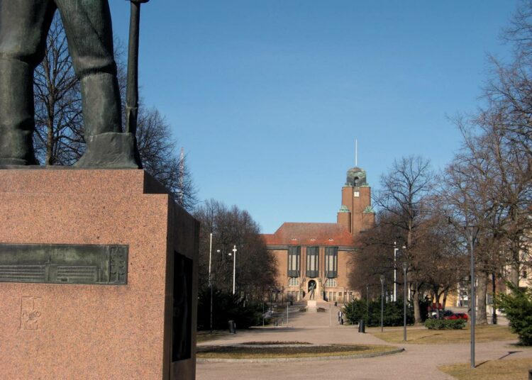 Ahdistelujupakka sai alkunsa itsenäisyyspäivän juhlissa Lahden kaupungintalolla vuonna 2018.