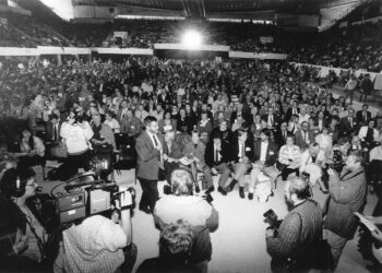 Vasemmistoliitto perustettiin vapuksi 1990. Ensimmäisenä puheenjohtajana toimi Claes Andersson