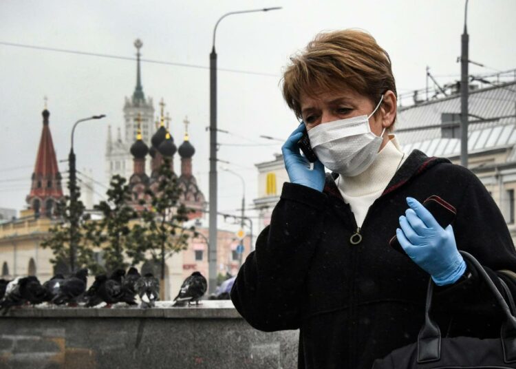 Venäjän jo valmiiksi hauras terveydenhoitojärjestelmä on murtumaisillaan koronaviruksen aiheuttaman paineen alla.