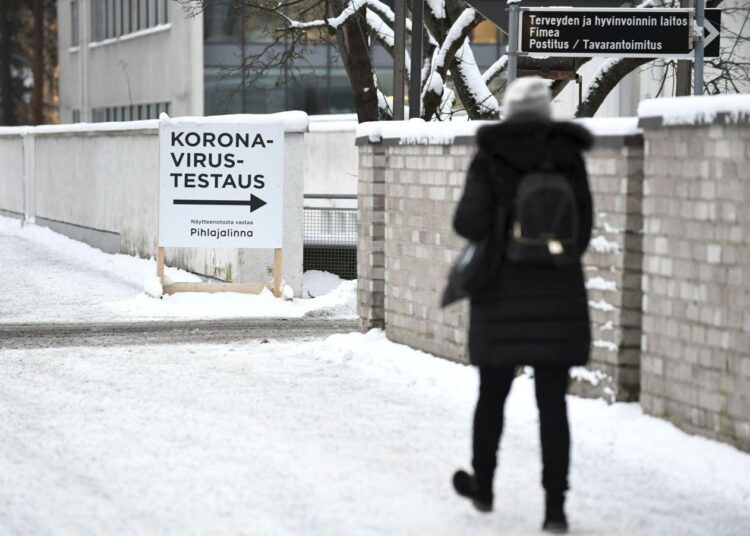 Vähäisintä koronan ilmaantuvuus on nyt Keski-Pohjanmaalla, missä kahden viikon ilmaantuvuusluku sataatuhatta asukasta kohti on runsaat viisi. Kuvassa Pihlajalinnan koronavirustestauspaikka Helsingissä.