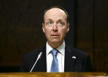 Ulkoasiainvaliokunnan puheenjohtajan Jussi Halla-ahon mukaan venäläisten tappamisen karnevalisointi on välttämätöntä.