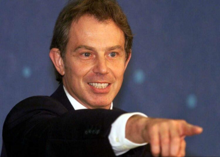 Bushin puudeliksi heittäytynyt pääministeri Tony Blair menetti maineensa Irakin sodan jälkiselvittelyssä.