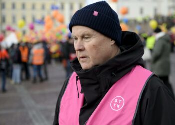 STTK:n Antti Palola kehottaa pääministeri Petteri Orpoa kutsumaan työmarkkinaviisikon yhteiseen pöytään ja luottamuksellisiin keskusteluihin.