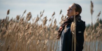 Hulevedet alkavat isoilla kaupunkialueilla olla iso ongelma, sillä ne kuljettavat vesistöihin ravinteiden lisäksi monenlaisia haitta-aineita, Miina Mäki kertoo.
