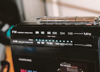 Tavallinen ULA-radio on mediatutkijoiden mielestä niin hyvä ja käyttökelpoinen keksintö, etteivät internet tai erilaiset digi-virittimet sitä uhkaa.