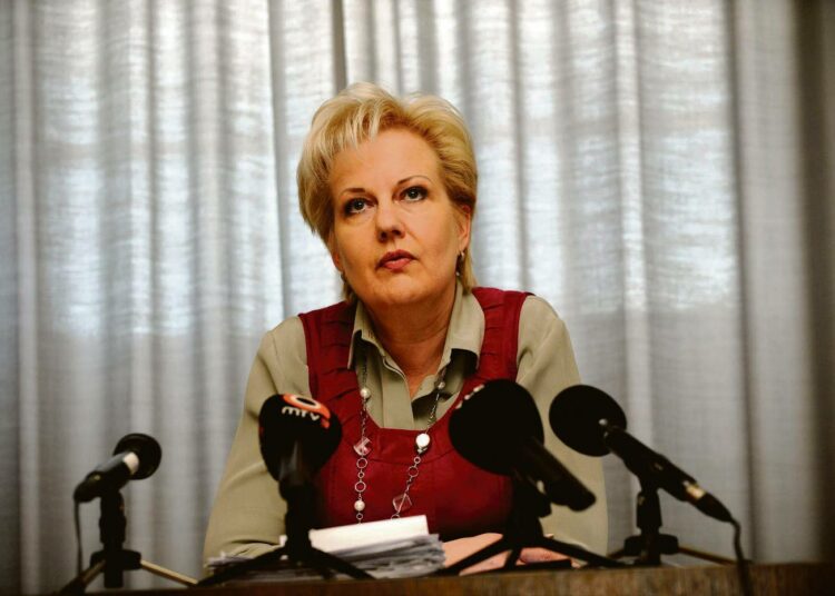 Viestintäministeri Suvi Lindén.