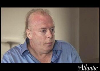 Christopher Hitchens The Atlanticin haastattelussa. Kuva videolta.