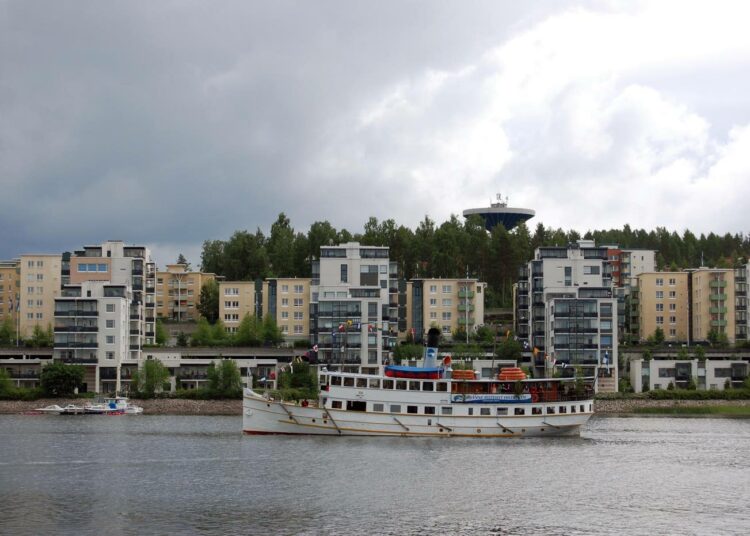 Vuonna 1906 vesille laskettu höyrylaiva Suomi liikennöi edelleenkin kesäisin pohjoisella Päijänteellä risteilykäytössä.