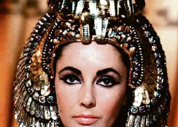 Elisabeth Taylor loi maailmalle kuvan Kleopatran kauneudesta.