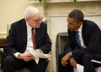 Miljardööri Warren Buffett (vas.) tapasi Yhdysvaltain presidentti Barack Obaman heinäkuussa Valkoisessa talossa.