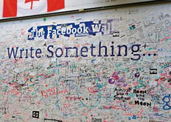 ”The Facebook wall” yhtiön pääkonttorissa.
