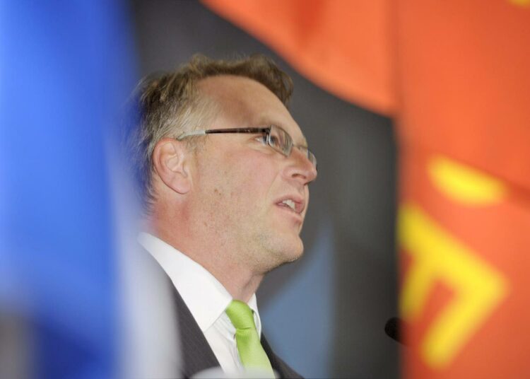 Petri Vanhala jatkaa Paperiliiton puheenjohtajana.