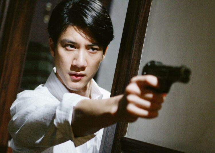 Lust, Caution on mestariohjaaja Ang Leen eroottinen trilleri 1940-luvun alun Shanghaista, jossa Japanin miehitysvaltaa vastustavat opiskelijat suunnittelevat salamurhaa. Kuvassa Kuang Yu Min (Leehom Wang).