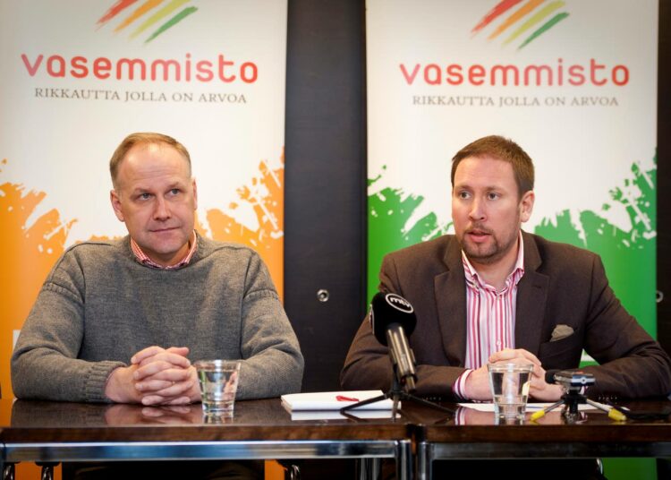 Ruotsalaisen Vänsternpartietin puheenjohtaja, kansanedustaja Jonas Sjöstedt vieraili keskiviikkona Helsingissä. Oikealla vasemmistoliiton puheenjohtaja Paavo Arhinmäki.