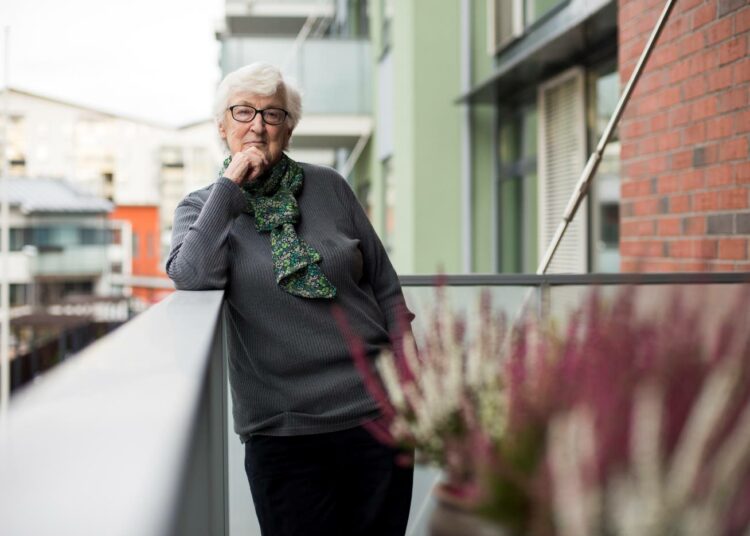 Anna-Liisa Hyvönen on ylpeä kansandemokraattisen liikkeen työstä. Skdl taisteli lapsilisien, yleisen sairausvakuutuksen, peruskoulun ja kansanterveyslain puolesta.