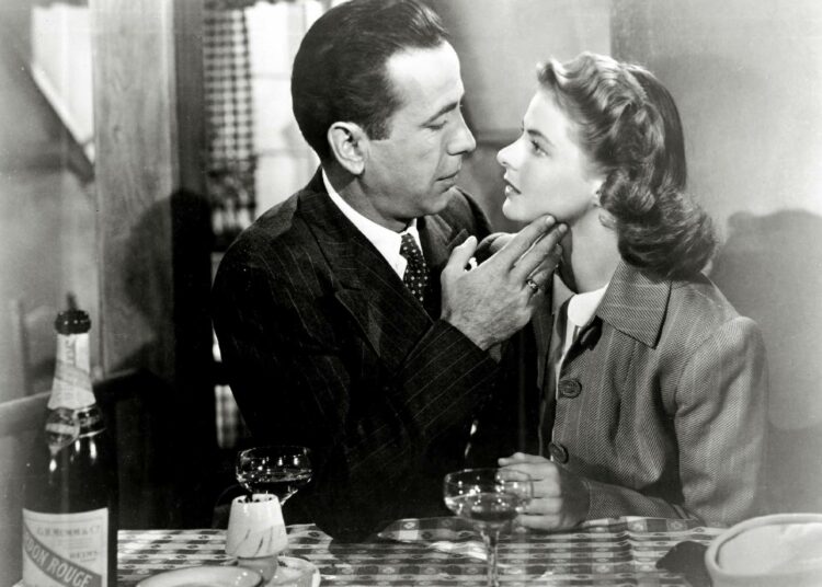 Elokuvan pääparina nähdään Humphrey Bogart ja Ingrid Bergman.