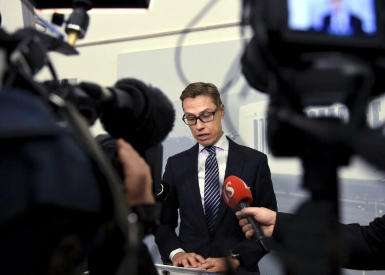Valtiovarainministeri Alexander Stubb kertoi keskiviikkona eduskunnassa hallituksen peruuttavan päätöksiään.