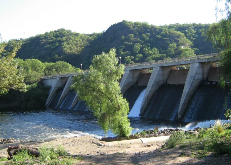 Vesivoima on Uruaguayn energiapaletin perusta, mutta tuuli- ja aurinkovoima ovat nopeasti kasvamassa.