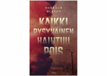 Kiitetyn ja monille kielille käännetyn esikoisromaanin kirjoittaja Darragh McKeon on työskennellyt myös teatteriohjaajana.