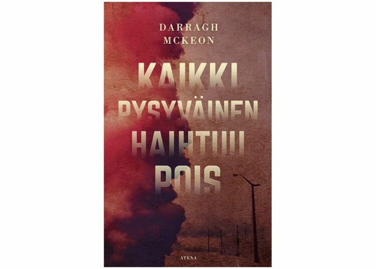 Kiitetyn ja monille kielille käännetyn esikoisromaanin kirjoittaja Darragh McKeon on työskennellyt myös teatteriohjaajana.