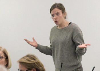 Ehdotetulla vähennyksellä ei arvioida olevan merkittäviä yritystoimintaa kasvattavia tai yrittäjyyttä lisääviä vaikutuksia, siteerasi vasemmistoliiton puheenjohtaja Li Andersson hallituksen esitystä.