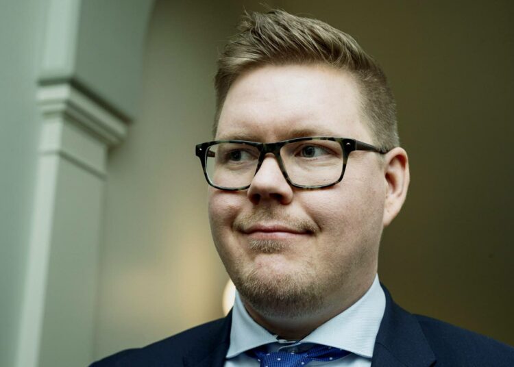 SDP:n Antti Lindtman arvioi keskustan saamattomaksi.