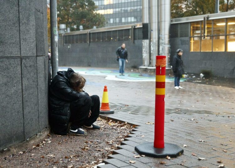 Sosiaalityöntekijät kertovat perusturvaan tehtyjen indeksileikkausten syventäneet asiakkaiden köyhyyttä.