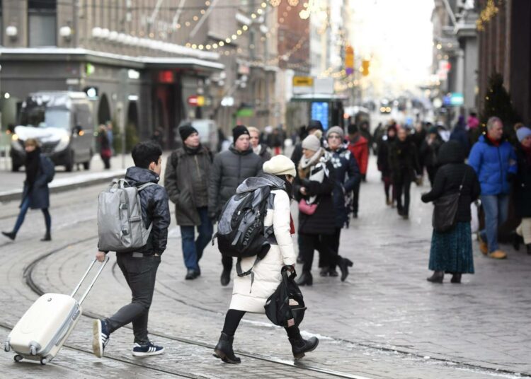 STTK:n viime syksynä Aula Researchilla teettämään kyselyyn vastasi yli 2000 suomalaista.