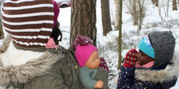 8- ja 10-vuotiaat tytöt Mindy ja Jane pääsivät äitinsä Sarahin luokse Suomeen helmikuussa.