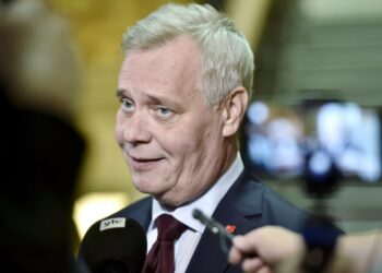 Antti Rinne maanantaina kommentoimassa hallitusneuvottelujen etenemistä.