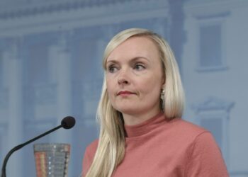 - Jokaisen on tärkeä muistaa, että vaikka perustuslaki takaa oikeuden matkustaa, on riskialueille matkustamista syytä välttää, viestitti sisäministeri Maria Ohisalo (vihr.) tänään tiedotustilaisuudessa.