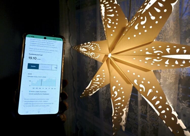 Kohtuuttoman sähkön hinnankorotuksen voi viedä arvioitavaksi kuluttajariitalautakuntaan, joka on kuluttajalle maksuton ja riskitön riidanratkaisuelin.