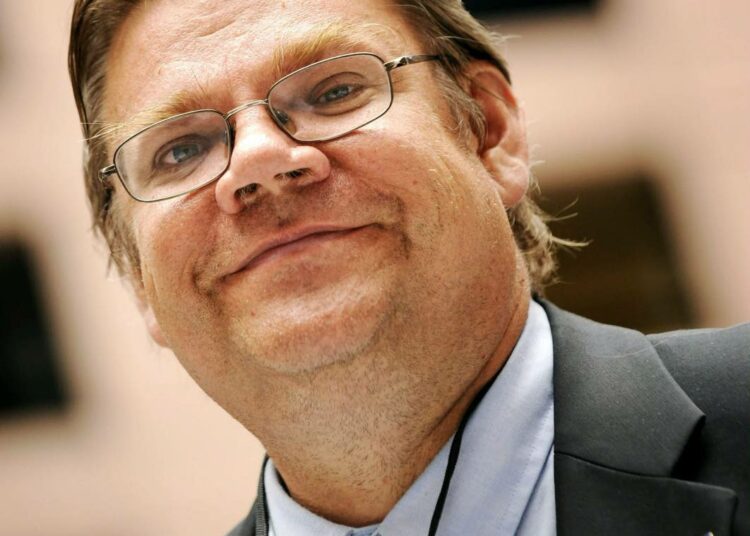 Timo Soini myhäilee.