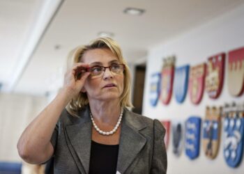 Sisäministeri Päivi Räsänen jatkaa Kristillisdemokraattien johdossa.